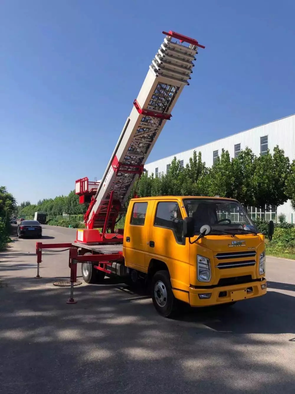 郏县附近的云梯车出租服务：轻松解决高空作业需求